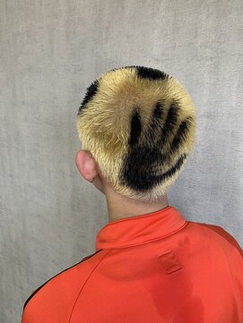 トリコ(ToricO) 手形デザインカラー　金髪坊主　ダブルカラー　ブリーチカラー