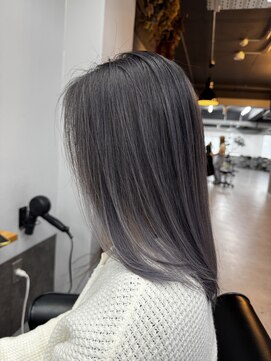 レブ 四条烏丸(Reb,) 白髪ぼかしグレー