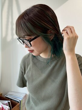 オーシャン(Ocean) インナーカラー エメラルドブルー 顔周りカット ショート