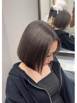 エミーバイモアムー(Emmie byMoremuu) グレージュボブ