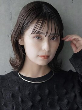 カライング(ing) 大人可愛い20代30代40代黒髪前下がりひし形小顔ボブ丸みショート