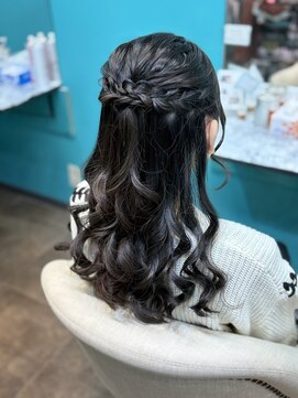 リエラ 新宿(RIERA) 編み込みハーフアップ
