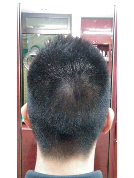 ヘアーサロン ピエロ ソフトモヒカン(サイドとバックは切り揃える形)