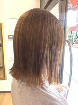 フラット 千葉(Flat.) 切りっぱなし×ブリーチありベージュカラー【千葉】