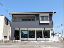 アバディブロス(Abadi Bros)の雰囲気（<スロープと広い駐車場をご用意しております>）