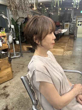 ウィークエンド(WEEKEND) 夏カラー白髪ぼかしベージュ×ショートスタイル