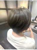 オリーブベージュ