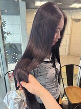 「豊富なカラー材で髪質改善＆酸性ストレートで輝く髪へ」