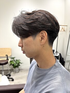 カルム(kalm) 毛流れセンターパートニュアンスパーマカルマヘアメンズパーマ