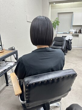 ヌークバイラヴェスト 四日市(neuk by lovest) パツっとボブ