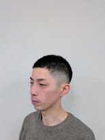 ヘアーソユーズ(HAIR SOYUZ)&nbsp;上の毛を少し遊ばせるスキンフェードボウズ