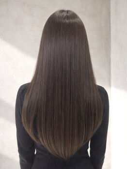 ロマリア 青山 南青山(Lomalia)の写真/[乾かすだけでキマるstyleに縮毛矯正をプラス]これまでにない艶・潤い・柔らかな手触りに[青山/表参道]