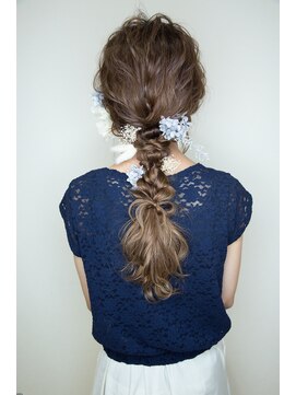 クラウン ヘアー(CLOWN hair) 編みおろしスタイル