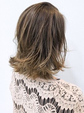 ミーティア バイ クアトロ(Meteor By QUATRO) 大人なハイライト×ベージュミディ