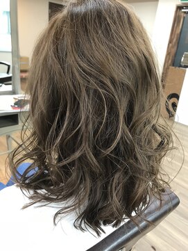 シード(Syead) グレージュ×ゆるふわミディ【syead八王子】