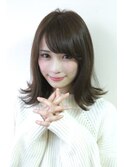 小顔に見せるヘア/ミディアム外ハネスタイル