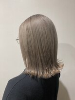 ケイト(kate)&nbsp;kate大宮　シルバーグレージュ×外ハネミディ