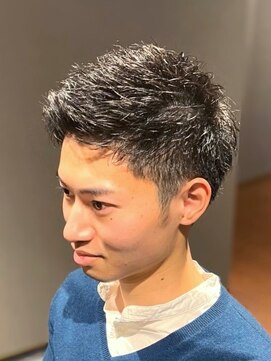 ビーダンディー(Bee dandy) 黒髪短髪 ツーブロックベリーショート かき上げアップバング