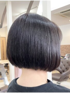 カットハウス はさみの部屋 しっとりショートボブ