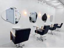 アグ ヘアー ニコラ 本八幡店(Agu hair Nicola)の雰囲気（白を基調としたとした落ち着いた空間です♪）