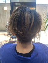 コティ(Kotii)&nbsp;片方だけ刈り上げたちょっと個性的アシンメトリーショート！