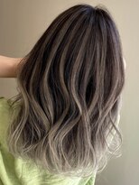 シャルムバイケンジ(Charm.by KENJE)&nbsp;デザインカラーバレイヤージュ細めハイライト白髪ぼかし東京銀座