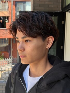 フィフス 渋谷(fifth) メンズ刈り上げセンターパート緩めスパイラルパーマ
