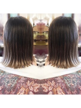 ナビィ(NAVI) 切りっぱなしボブ×グラデーション