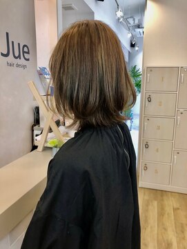 ジュエ ヘアー デザイン(Jue hair design) ミルクティグレージュのハイライトの入ったくびれボブ