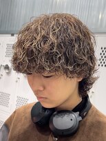 フィフス トウキョウ (fifth TOKYO)&nbsp;センターパートツイストスパイラルパーマメンズマッシュパーマ