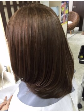 ヘアカラーアンドアイラッシュ マウルール バイ ティアレ(Mauruuru) カシスブラウン小顔レイヤー艶髪重めミディアムスタイル