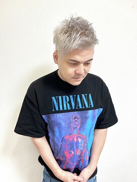 ヘアー キュート(hair CUtE) ホワイトカラーがインパクト大なベリーショート!