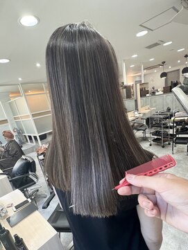 ヒム(HyMN) グレージュ×ハイライト