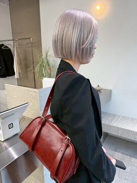 ステン(sten) ホワイトシルバー/ハイトーンボブ/切りっぱなしボブ/ブリーチ