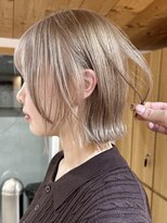 キラ 原宿(KILLA)&nbsp;ホワイトブロンド/ワイドバング/美髪/外ハネボブ/ダブルカラー