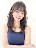 ワンカールでかわいいロングレイヤーフルバング柔らかベージュ