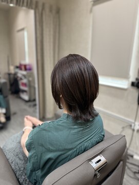 アキコ(AKIko) 軽やかショートウルフ × 艶髪