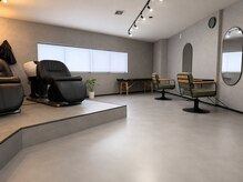 ルプレミエール(Le Premier)の雰囲気（グレーを基調とした落ち着いたお洒落な店内。）