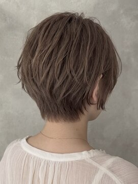 キリ 逗子(kiri) 逗子葉山イルミナカラー耳かけショートボブオリーブベージュM334