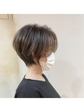 髪質改善と縮毛矯正の専門店 サンティエ(scintiller) 大人綺麗な小顔襟足スッキリショートボブ 30代40代50代