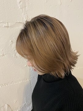 アンビエンテ(ambiente) 小顔ヘア　切りっぱなしレイヤースタイル【末友】