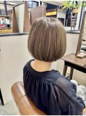 美フォルム×艶カラーの上品ショートボブ