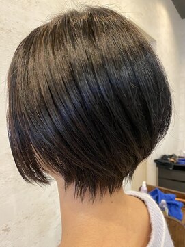 プレゴ(plego) 襟足で魅せるハンサムショート(plego.arai)