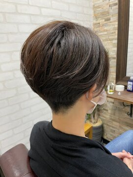 ハサミバイアトリエナガノ 千葉(8sami by atelier nagano) ショートボブ/センターパート/ツヤ髪/グラデーション/イヤリング