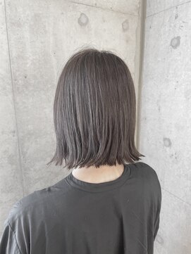 リビンバイアフロート(Livin by afloat) 切りっぱなしボブ　オリーブグレージュ　おおたかの森