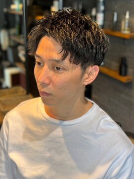 レオザバーバー(LEO the Barber) アップバング ツイストパーマ ツーブロック 爽やか 黒髪
