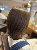 黄色味のない透明感ブラウン