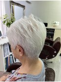 80代女性白髪を生かしたカット