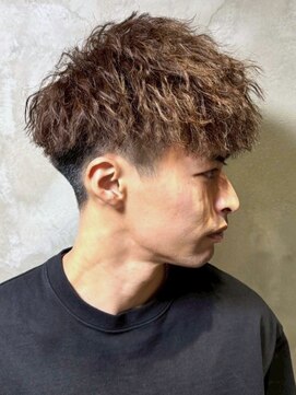 ディスイズバーバーサード(THIS IS BARBER 3rd) ツーブロック 刈り上げ ツイストスパイラルパーマ メンズパーマ