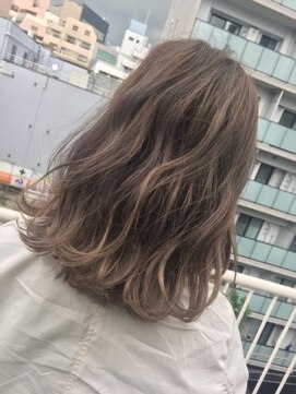 ジーナ(XENA) ミルクティーグレージュ